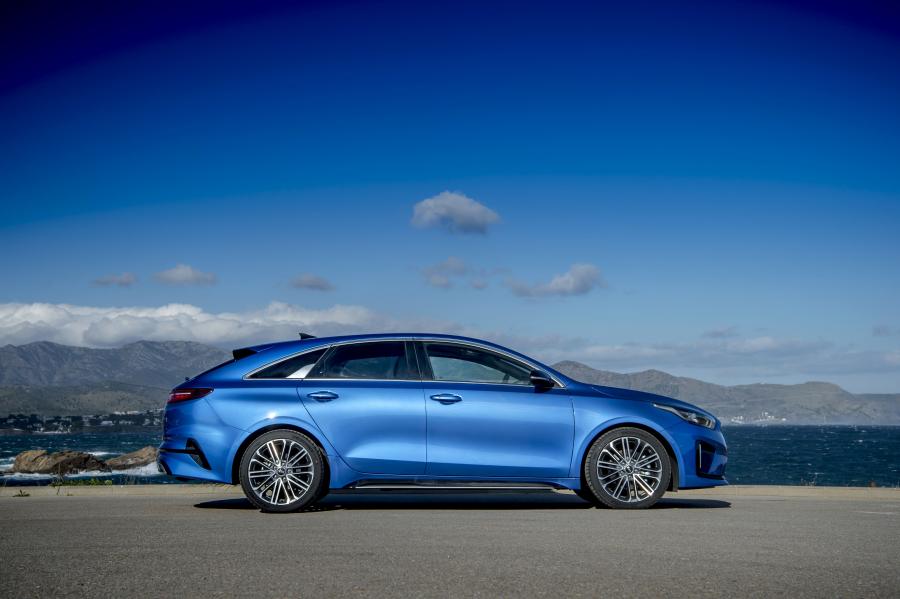  Kia ProCeed GT Line S 2019 года  (UK) (фото 9 из 41)